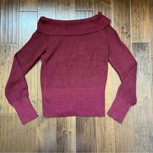 G by Guess Molloy off the shoulder sweater in engine red size large - Picture 2 of 5